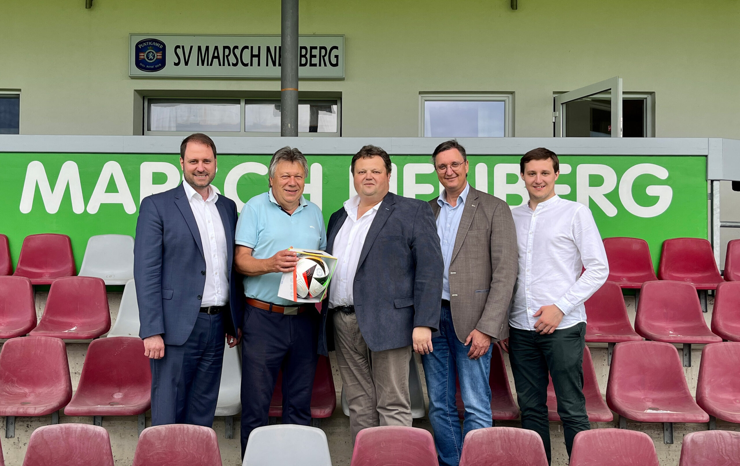 EM-Ballübergabe Sportverein Marsch Neuberg EM-Ballübergabe Sportverein Marsch Neuberg